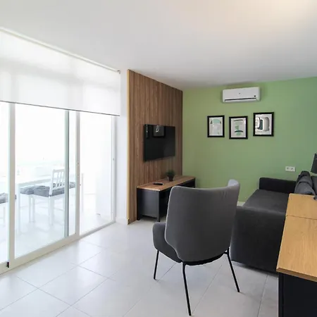 Lovely In With Kitchenette Apartment *