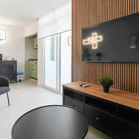 Lovely In With Kitchenette Apartment